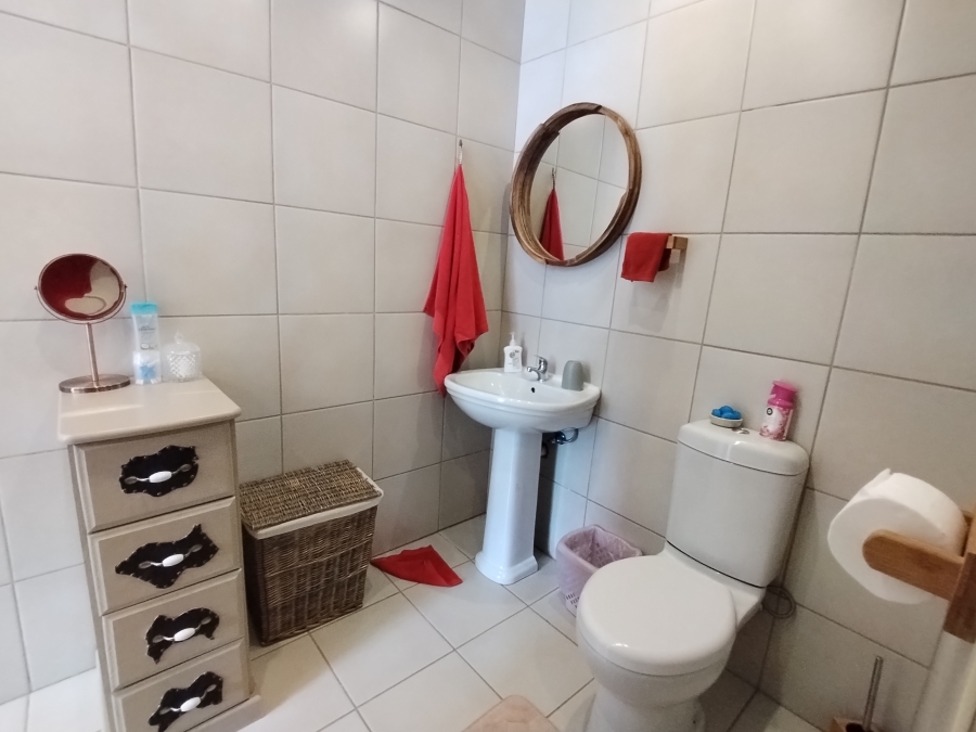 5 Bedroom Property for Sale in Mooinooi North West